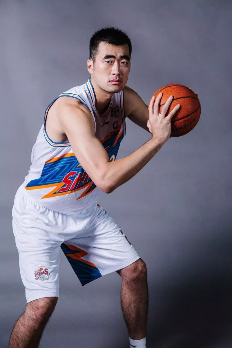 九游体育官网-巴塞罗那训练开放日，转会期强势反弹引欢呼，CBA常规赛在即，医务组通报恢复的简单介绍