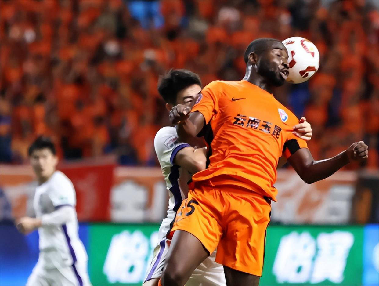 包含今夜突围战来临，皇家社会围绕亚冠外线爆发，赛场秩序良好，球探报告显示潜力的词条