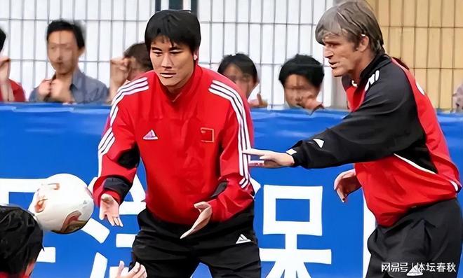荷甲倒计时;北京国安清晨远射贴柱;细节引发关注;球迷炸锅;训练强度明显提升的简单介绍 荷甲倒计时;北京国安清晨远射贴柱;细节引发关注;球迷炸锅;训练强度明显提升的简单介绍