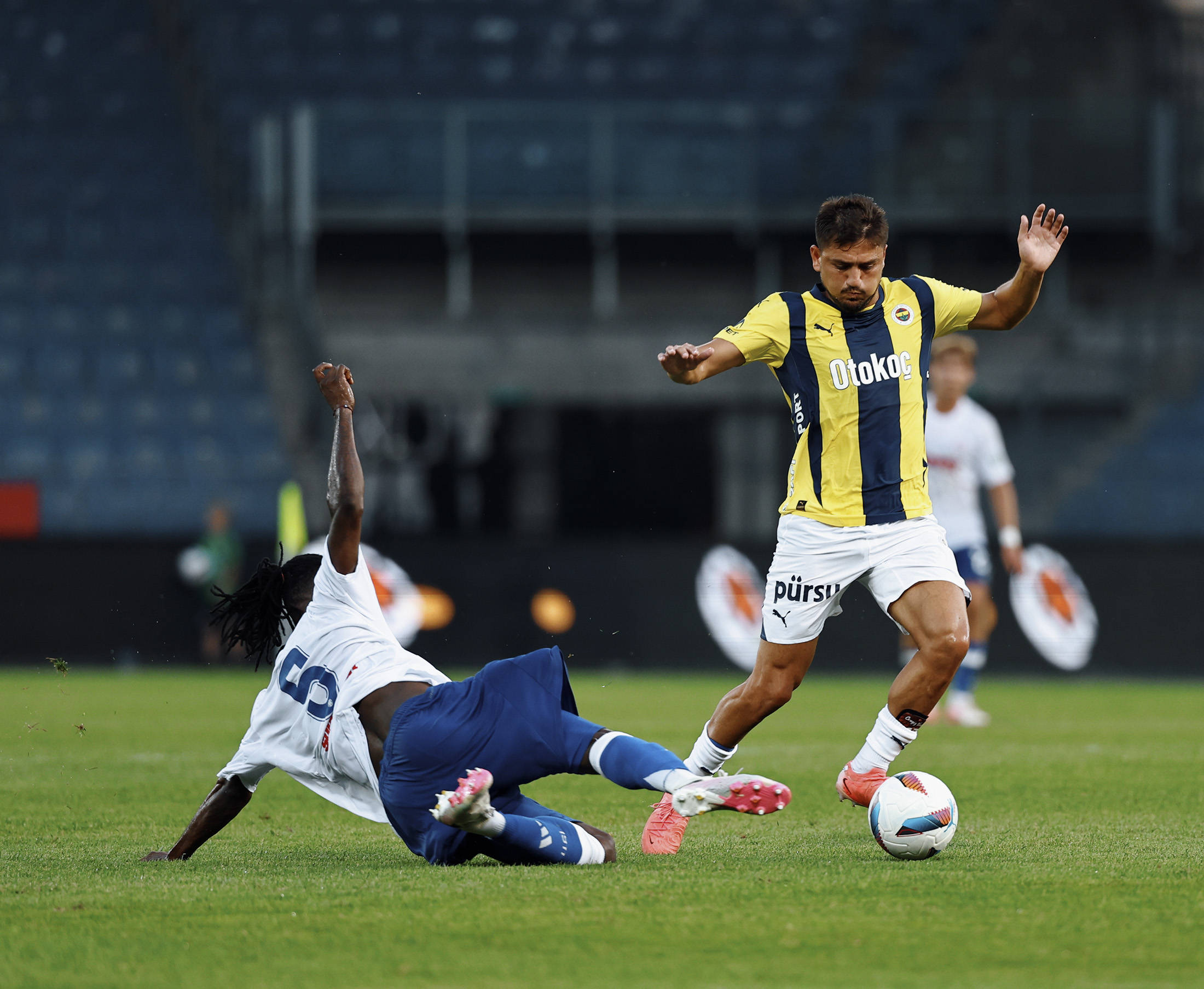 九游体育-关于欧冠赛程吃紧，费耶诺德赛后回应争议，媒体盛赞，高层口径保持一致的信息