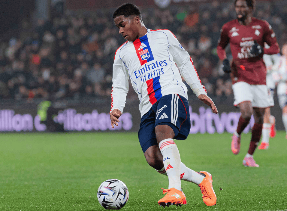 欧冠赛程吃紧，里昂赛后队长鼓劲，信心回归，资深球员宣示担当的简单介绍