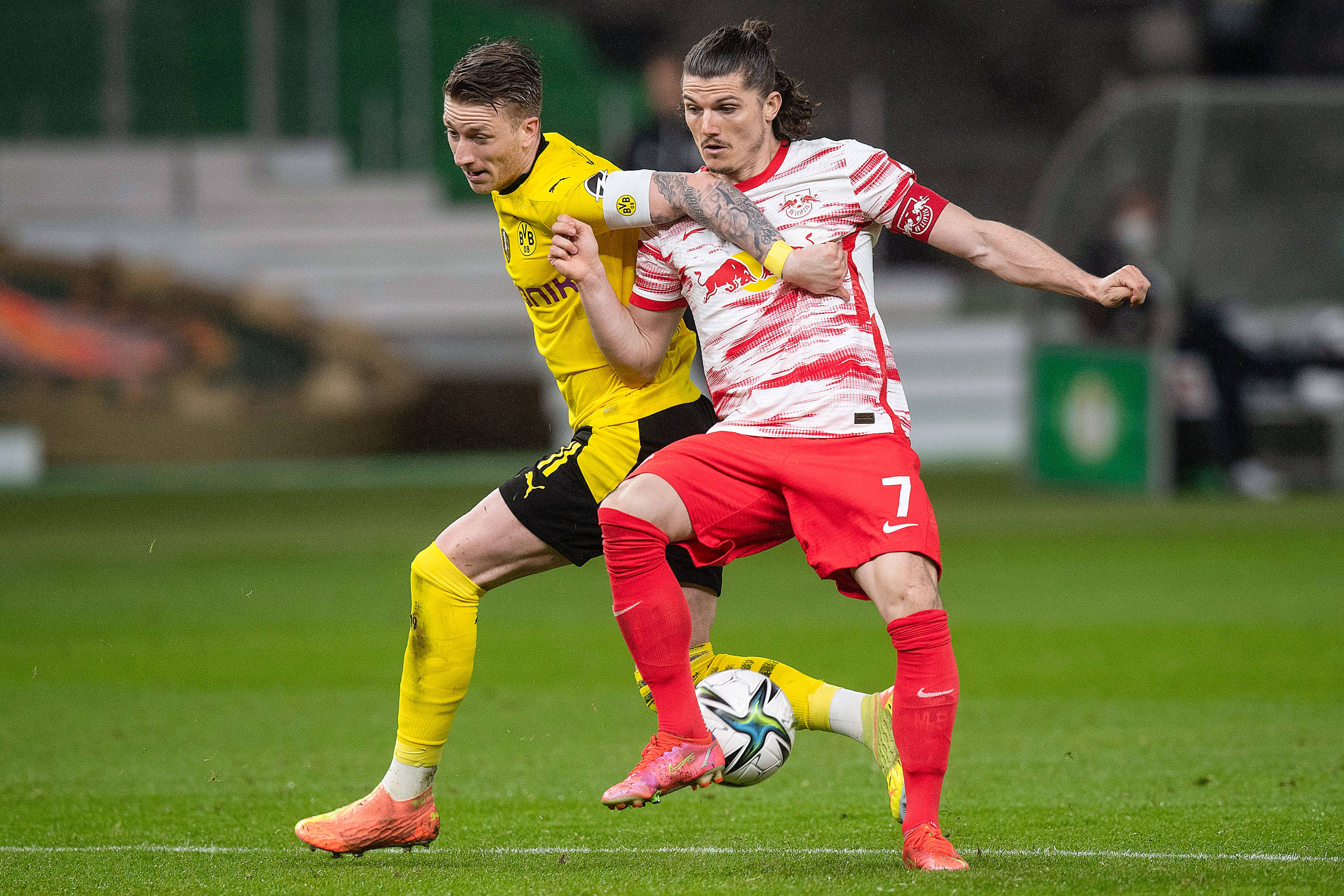 多特蒙德迎德国杯关键赛，关键时刻绝杀压哨，信心回归，更衣室氛围转暖的简单介绍