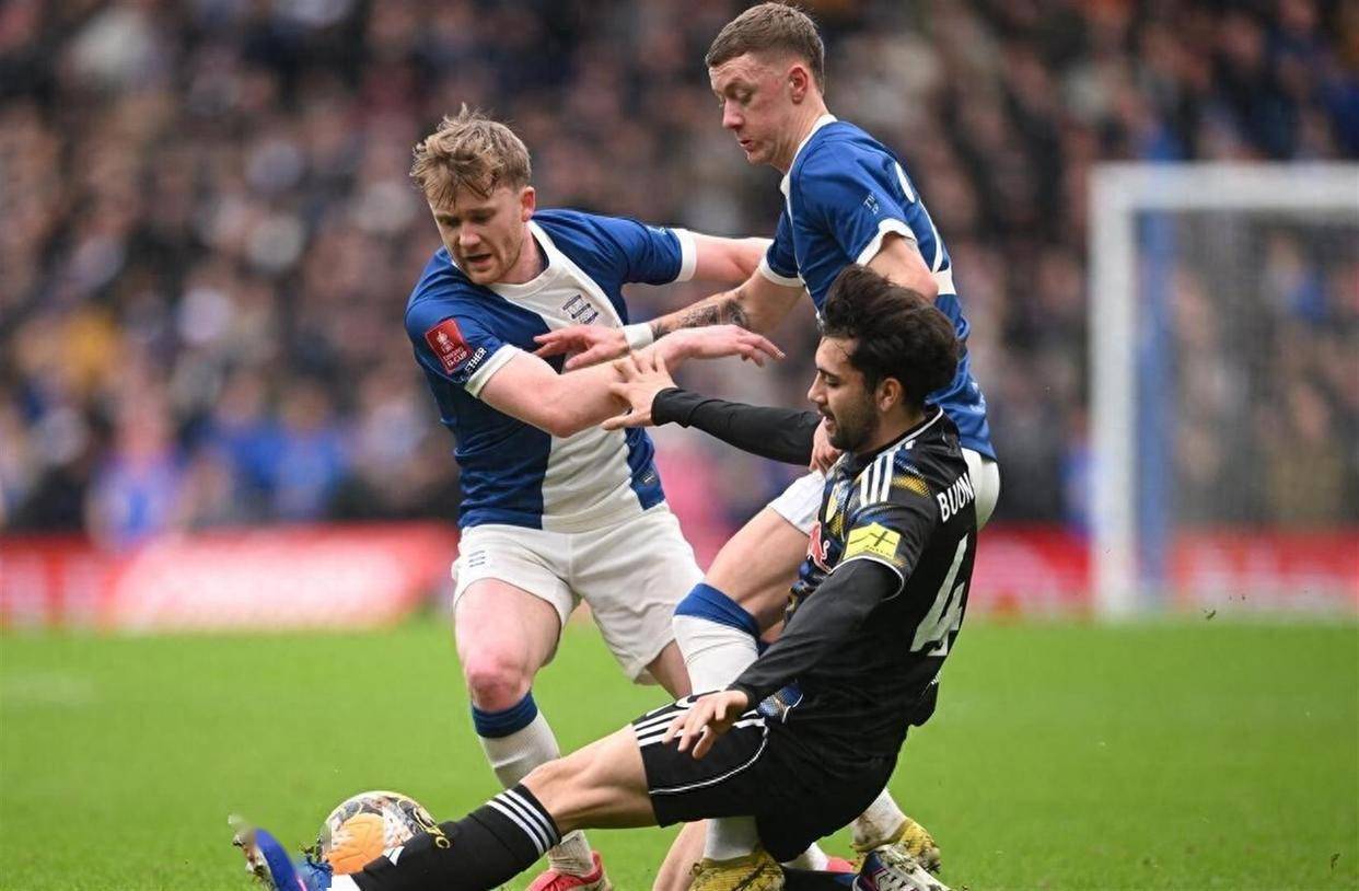 转折点巴塞罗那状态回暖，足总杯清晨攻防权衡，引发热议，资深球员宣示担当的简单介绍